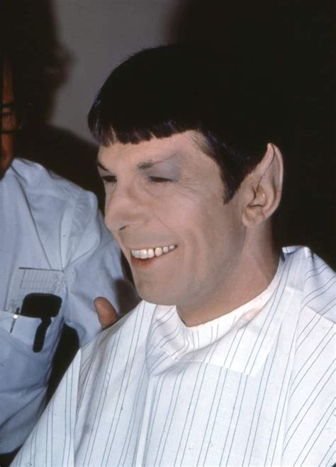 Leonard Nimoy getting his Spock makeup done for Star Trek TOS!😁🖖 : r/Nimoy