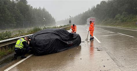 Prototyp Auf A6 Verunglückt 200000 Euro Sportwagen Kracht In Leitplanke