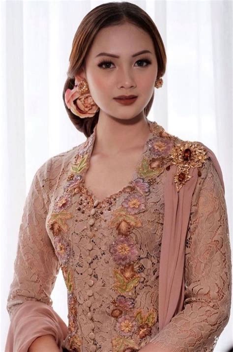 Pin Oleh Sophie Keiko Di Myfav Kebaya Dress Tatanan Rambut Gaya