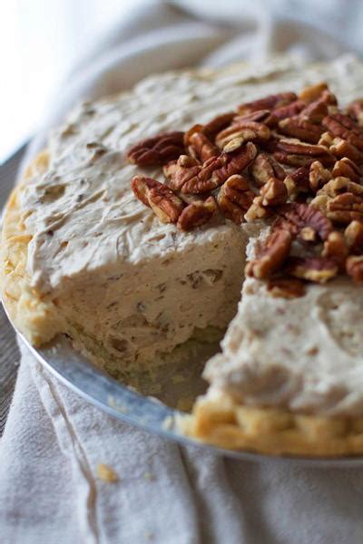 No-Bake Whipped Cream Pecan Pie | FaveSouthernRecipes.com