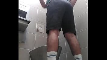 Gay Man With Uncut Dick Peeing XNXX
