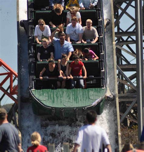 Monsoon Falls | Family Ride | Six Flags Discovery Kingdom