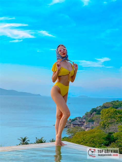 ảnh bikini nóng đến nghẹt thở của ca sĩ Tóc Tiên Top Gái Xinh