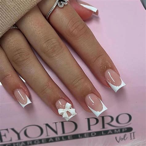 MISUD Press On Nails Short Square Fake Nails Glossy Glue On Nails White