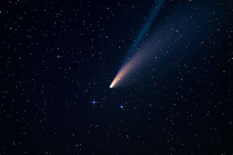 What is the difference between asteroids and comets? - Difference Digest