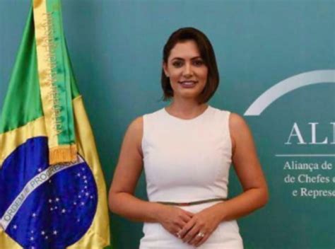 Michelle vira peça chave para atrair o eleitorado feminino a Bolsonaro