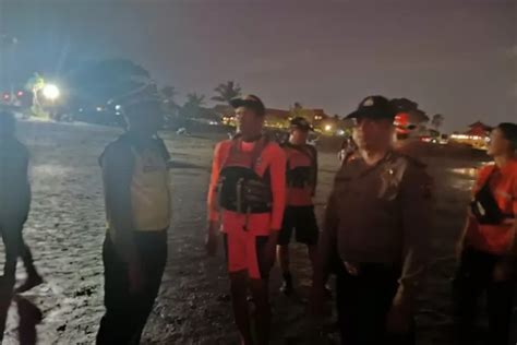 Buruh Bangunan Terseret Arus Di Pantai Batu Belig Tim SAR Lakukan