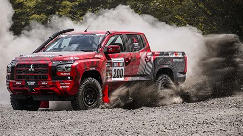 Le Pick Up De Rallye Mitsubishi Triton Se Pr Pare Pour Le Rallye