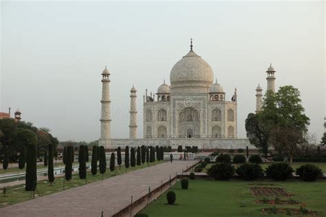 Taj Mahal En Agra La India Imagen De Archivo Editorial Imagen De Agra