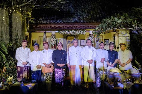 Gelar Dharma Panuntun Yayasan Puri Kauhan Ubud Ingin Bumikan Wariga