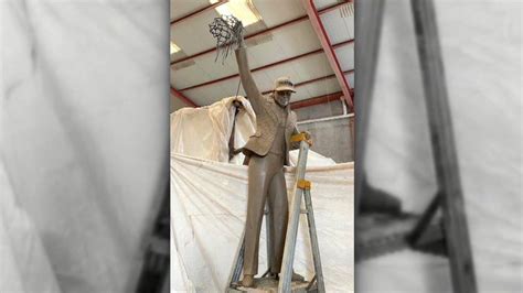 An Update On South Carolina WBB Coach Dawn Staleys Statue The State