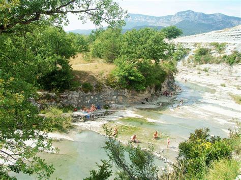 Camping Les Bois Du Châtelas Yelloh Village à Bourdeaux