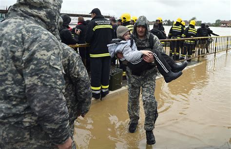 Inundaciones Sin Precedentes En Los Balcanes Dejan Al Menos 25 Muertos Rt