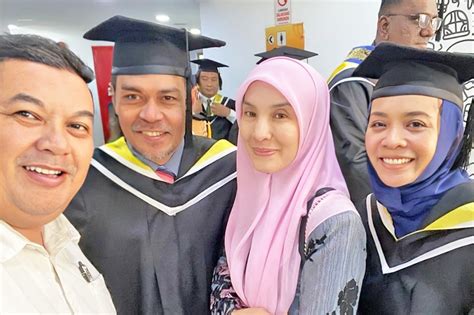 Fauzi Nawawi Berjaya Tamat Pengajian Diploma Media Permata Online