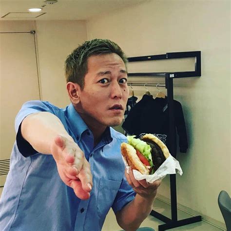 じゅんいちダビッドソンさんのインスタグラム写真 じゅんいちダビッドソンinstagram「横須賀のバーガーでか！！ 横須賀バーガー