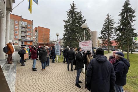 Gėda Mums nereikia žaidimų dėl akibrokšto įpykę gyventojai