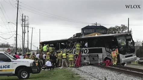 Collision Mortelle Entre Un Train Et Un Autocar Dans Le Mississippi