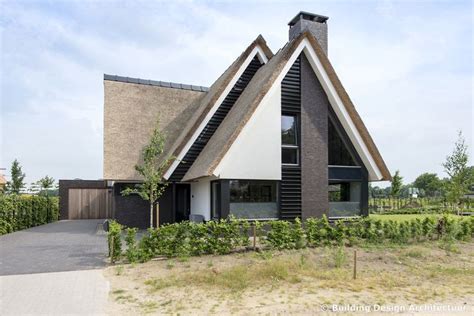 Sfeervolle Rietgedekte Woning Building Design Architectuur