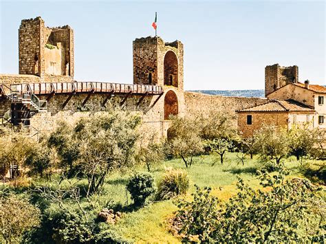 Monteriggioni Castle in Tuscany: Castello di Monteriggioni