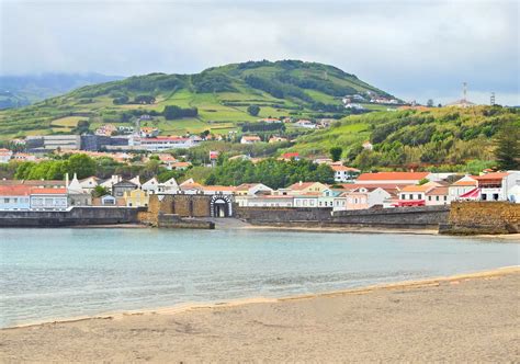 Levantada interdição a banhos na praia de Porto Pim nos Açores SIC