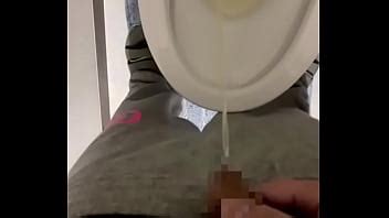 朝 番トイレでおしっこ XVIDEOS