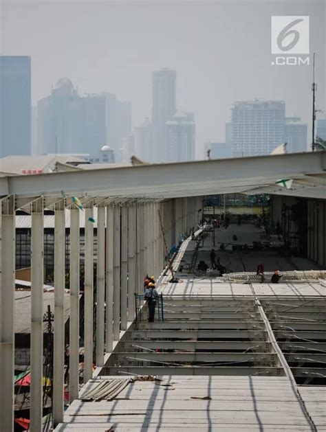 Foto Mengebut Pembangunan Skybridge Tanah Abang Yang Tinggal Hitungan