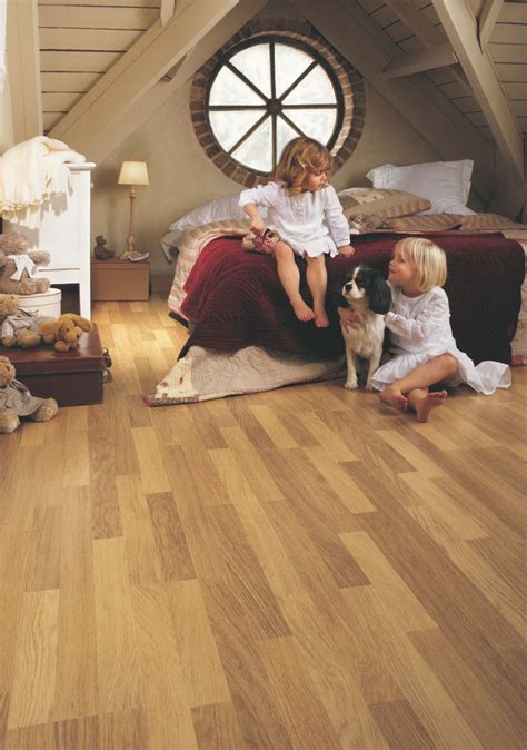 Quickstep Classic Enhanced Oak Natural Varnished Laminate Flooring 3