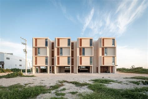 Elegancia En Altura Fachadas De Casas De 3 Pisos Con Balcones