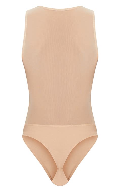Body string en résille nude avec bande opaque Tops PrettyLittleThing FR