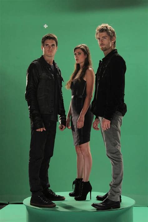 Robbie Amell Peyton List And Luke Mitchell From The Tomorrow People