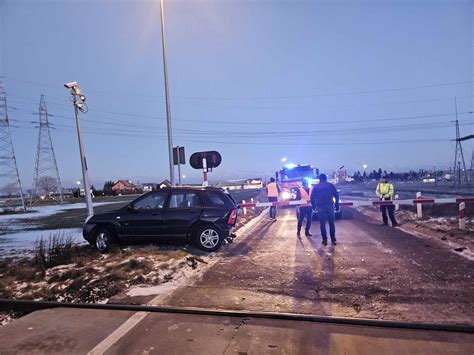 O krok od tragedii Kraksa na przejeździe kolejowym FOTO KołobrzegInfo