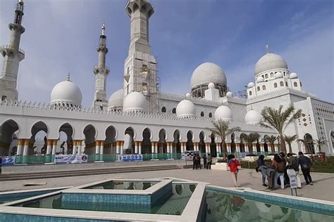 Lokasi Masjid Raya Sheikh Zayed Solo Dekat Terminal Tirtonadi Dan