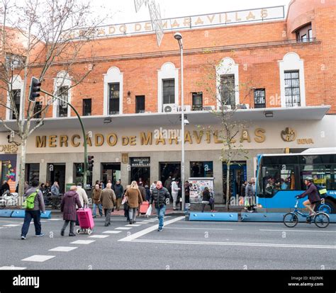 Mercado De Maravillas En La Calle De Bravo Murillo Madrid Capital