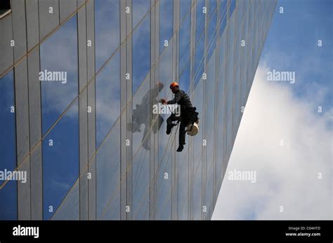 Rappelling Window Cleaner Skyscraper Hi Res Stock Photography And