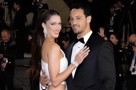 Iris Mittenaere En Couple Avec Bruno Fils D Une Grande Fortune