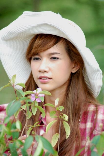 T Hot Girl Ng Phim L N B N C N