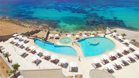 11 Best Beach Resorts in Greece (2024): First-Timer's Guide