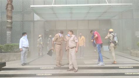 Uttar Pradesh Fire Breaks Out At Noida S Logix Mall No Casualties Reported Newsx World