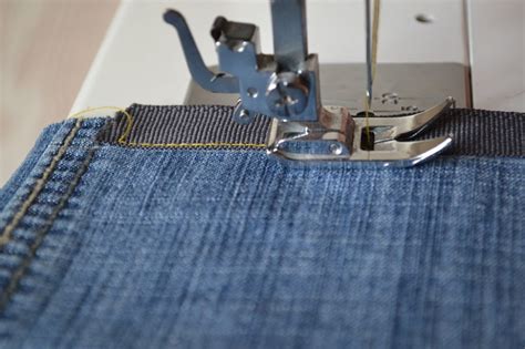 Comment faire un ourlet à un pantalon avec une machine à coudre