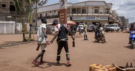 Central African Republic: Roadside 'petrol kings' in Bangui as fuel