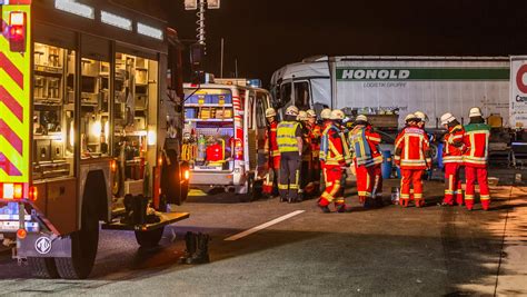 A Bei Bruchsal Stundenlange Sperrung Nach Unfall Zwei Schwerverletzte