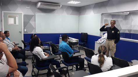 Prf Realiza Palestra Educativa Em Empresa Em Eun Polis Ba Pol Cia