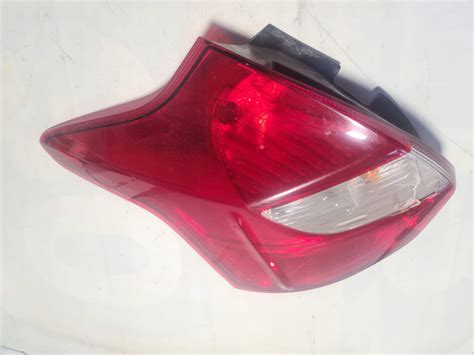 FORD FOCUS MK3 III 3 HB LAMPA LEWA LEWY TYŁ ZWYKŁA BM51 13405 A za 70