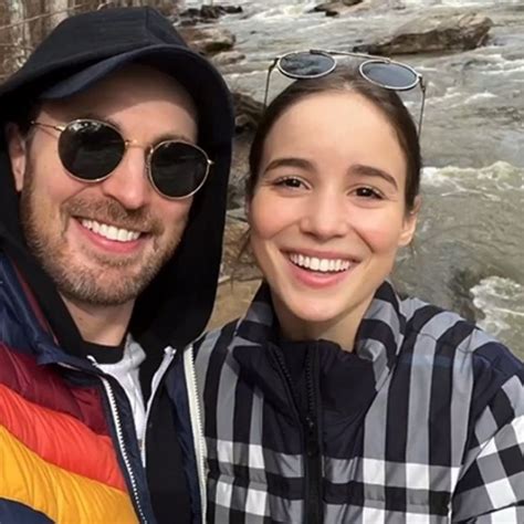 Chris Evans And Alba Baptista Are Married A Timeline Of Their Romance