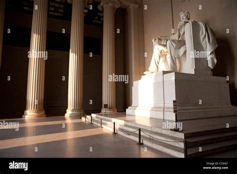 Abraham Lincoln Monument Washington D.C. in afternoon sun Stock Photo ...