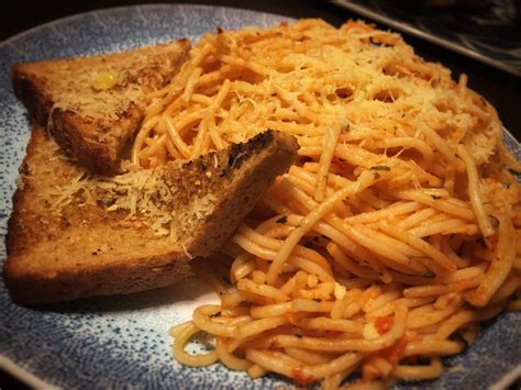 Homemade Classic Spaghetti Marinara With Garlic Bread Chicken Sausage