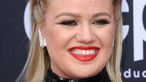 Why Kelly Clarkson Is Reportedly Celebrating This Big Win In Her ...