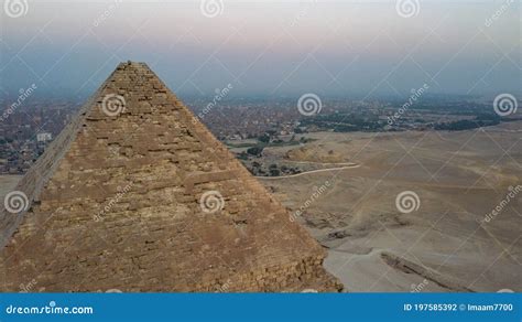 landscape view   top  pyramid  khafre giza pyramids