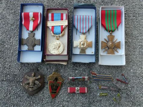 Lot Militaria M Dailles Insignes Barrettes Rappel Guerre Alg Rie Ww