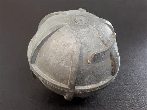 ANTIQUE US ARMY M32 CLUSTER SUBMUNITION BOMBLET HE APERS AMAT INERT ...